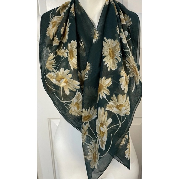 Eyesan Sheer Green Floral Square Scarf 34" x 34" Made in Italy - Picture 4 of 5